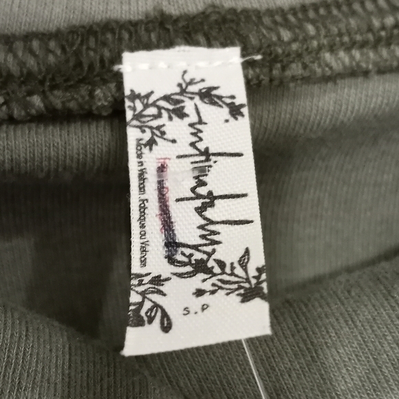 Free People mock neck top. NWT.  Size xs. - Picture 3 of 5